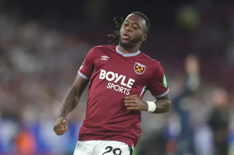 آرون وان بيساكا لاعب وست هام